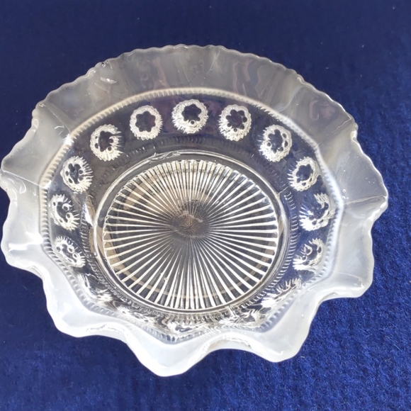 Pair of Davidson Glass Bowls - Picture 2 of 6